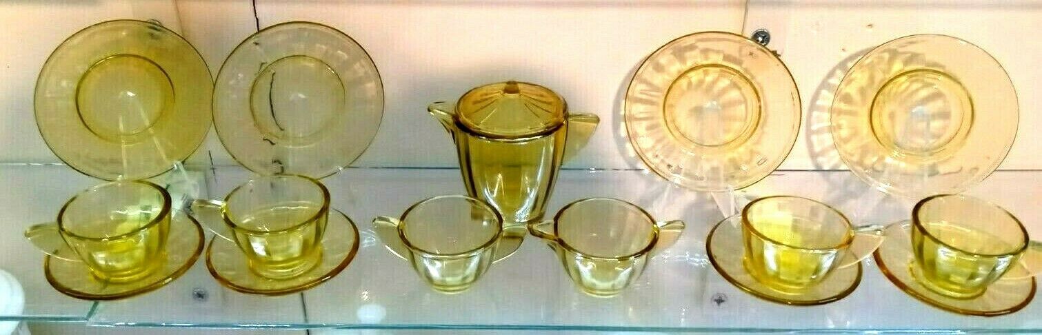 Akro Agate Small Size Interior Panel Tea Set For Four, 16 Pieces In Light Topaz.